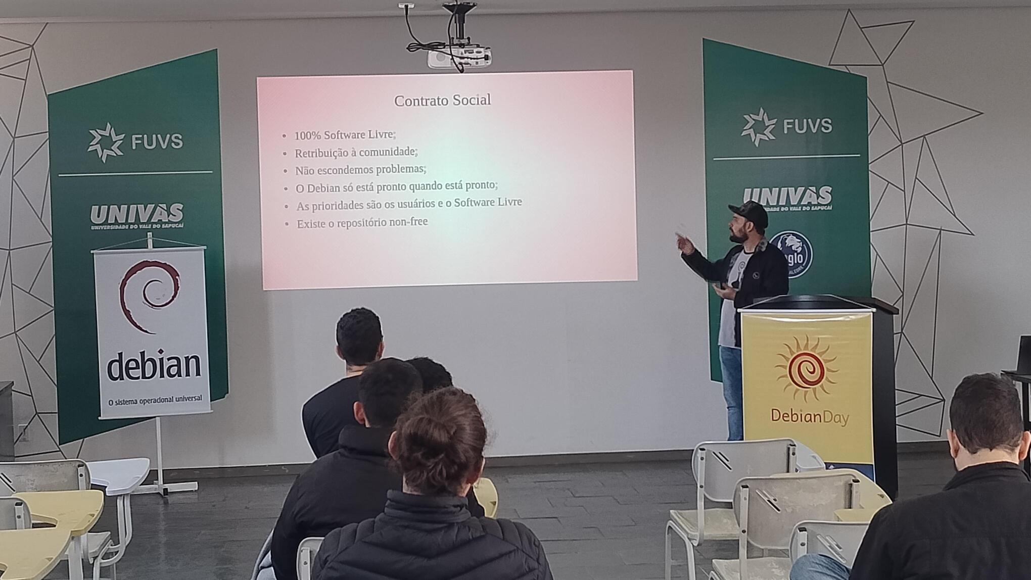 Presentation at UNIVÁS Fátima campus 1