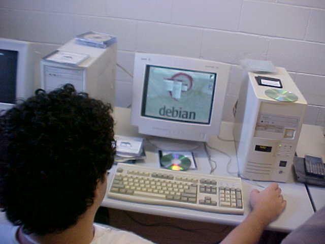 install-fest-debian-sp-unicamp-2002-061